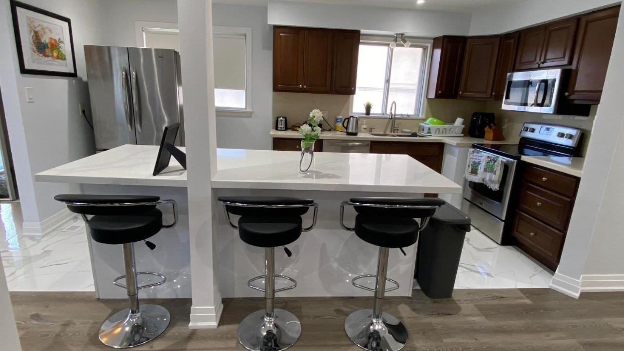 Spectacular 3 Bedroom 2 Wr House - Close To Airport Toronto Buitenkant foto